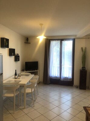 Dining - Appartement 40m² 1 chambre, parking et balcon (Aix-les-Bains)