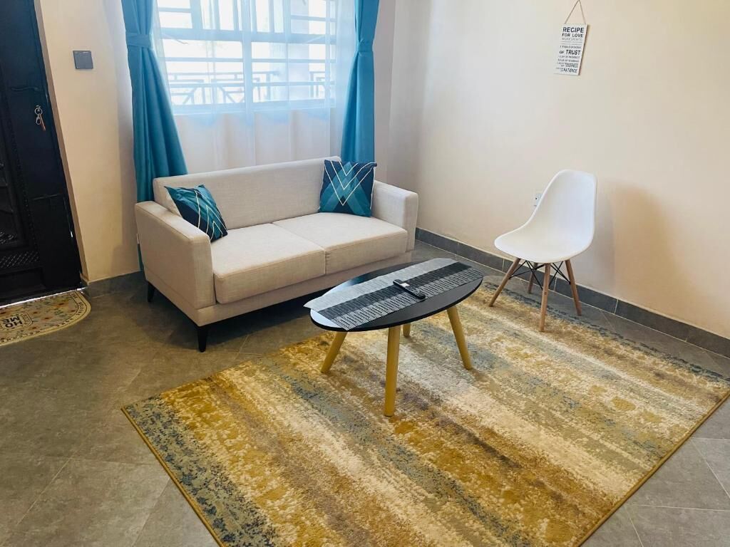 Leilighet – basic, balkong, utsikt mot høyde | Oppholdsområde