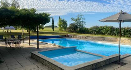 Spacious & stylish Lodge & Barn Getaway with private pool and 11-Acre Grounds