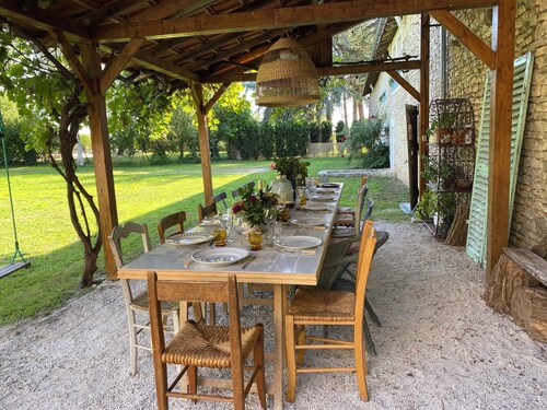 Spacious & stylish Lodge & Barn Getaway with private pool and 11-Acre Grounds