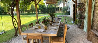 Spacious & stylish Lodge & Barn Getaway with private pool and 11-Acre Grounds