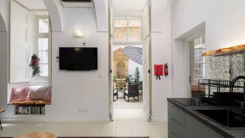 Departamento, 1 cama Queen size, vista a la ciudad | Interior