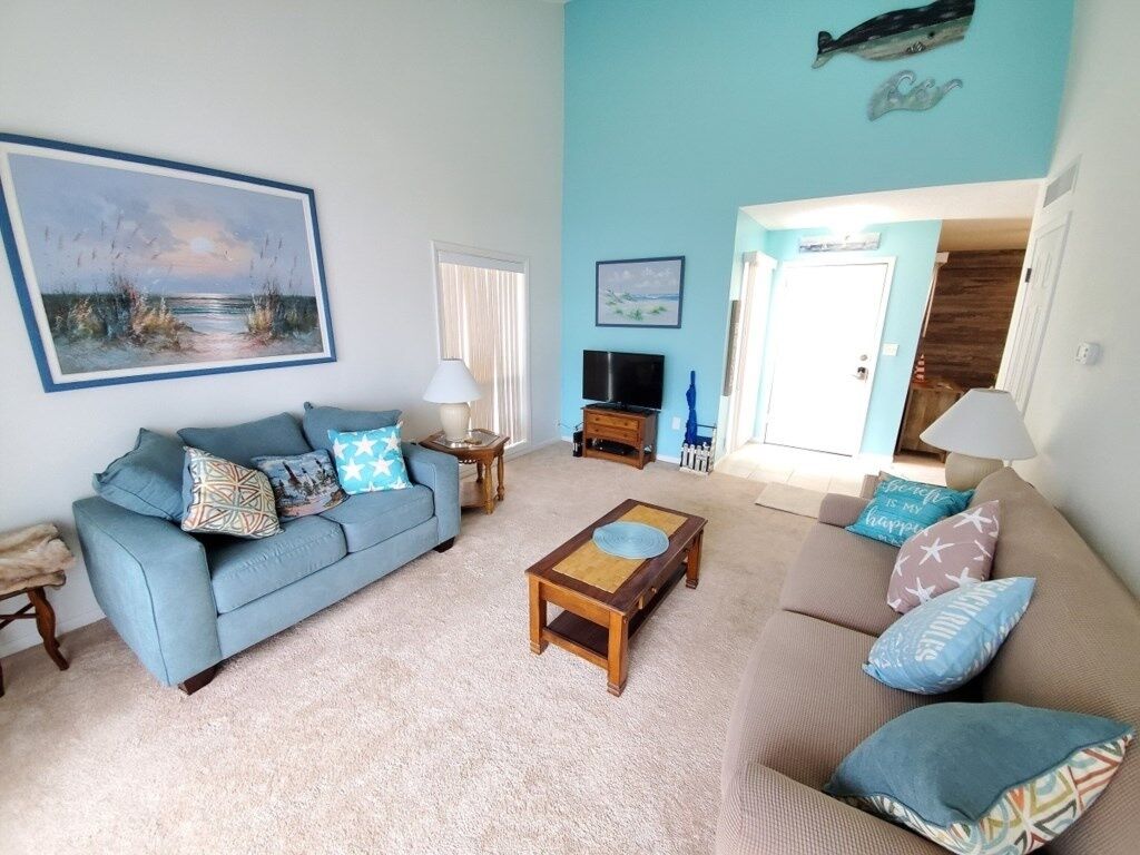 Condo, 2 Bedrooms | Living area