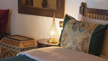 Quarto casal superluxo, sacada, vista para o pátio | Ferros/tábuas de passar roupa, Wi-Fi de cortesia