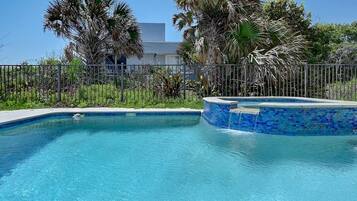House, 4 Bedrooms | Pool