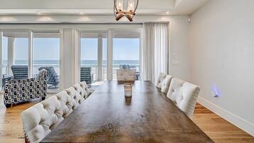 House, 4 Bedrooms | Dining