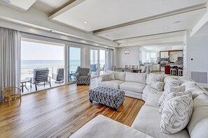 Casa, 4 quartos | Área de estar