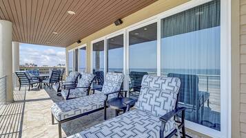 House, 4 Bedrooms | Terrace/patio