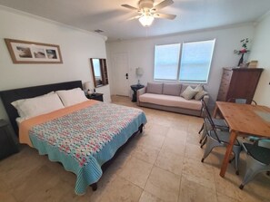 House, 1 Bedroom - Charming Beach Studio With Wifi & Beach Access 1 Bedroom Home (St. Augustine)