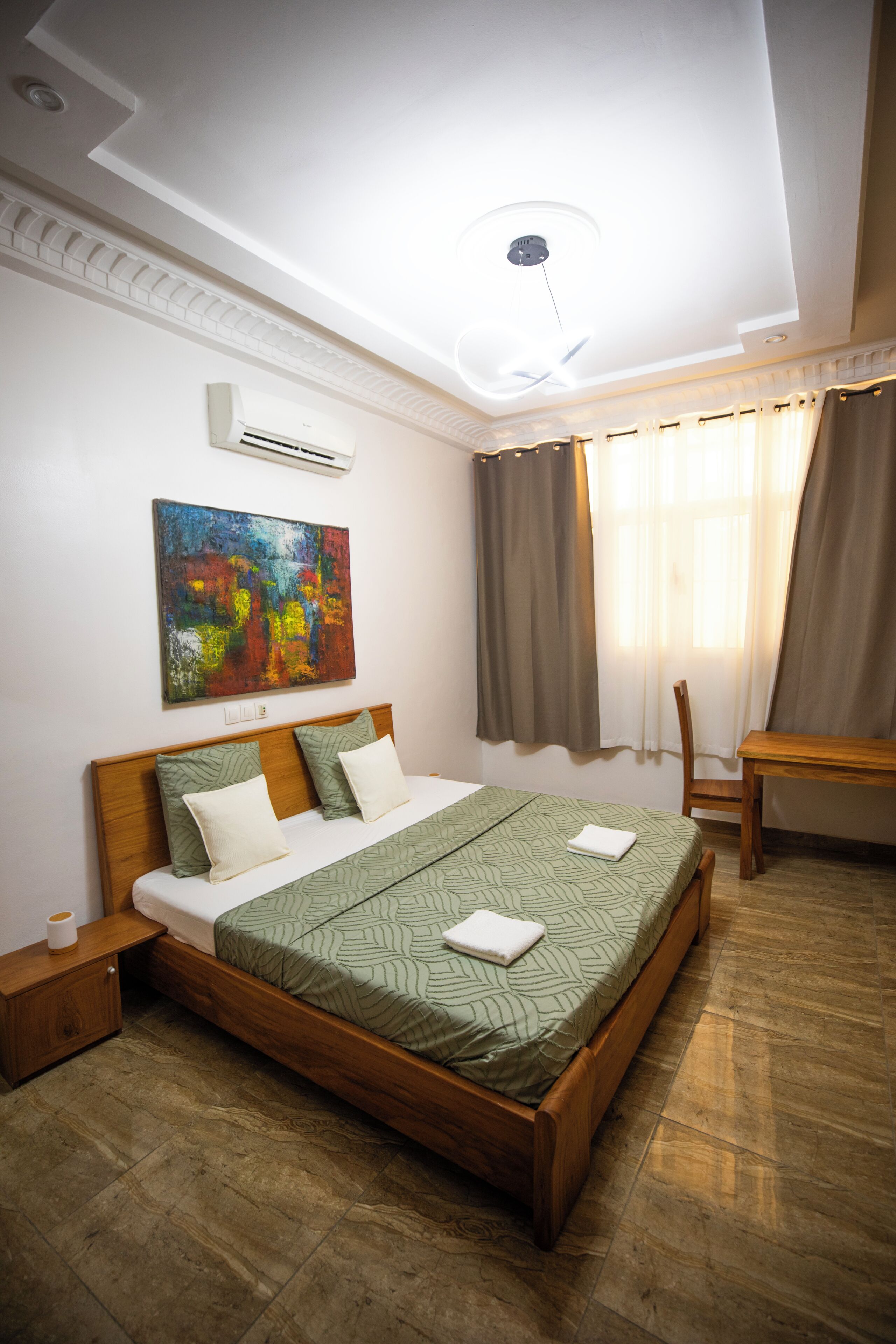 Iron/ironing board, WiFi, bed sheets