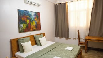 Iron/ironing board, WiFi, bed sheets