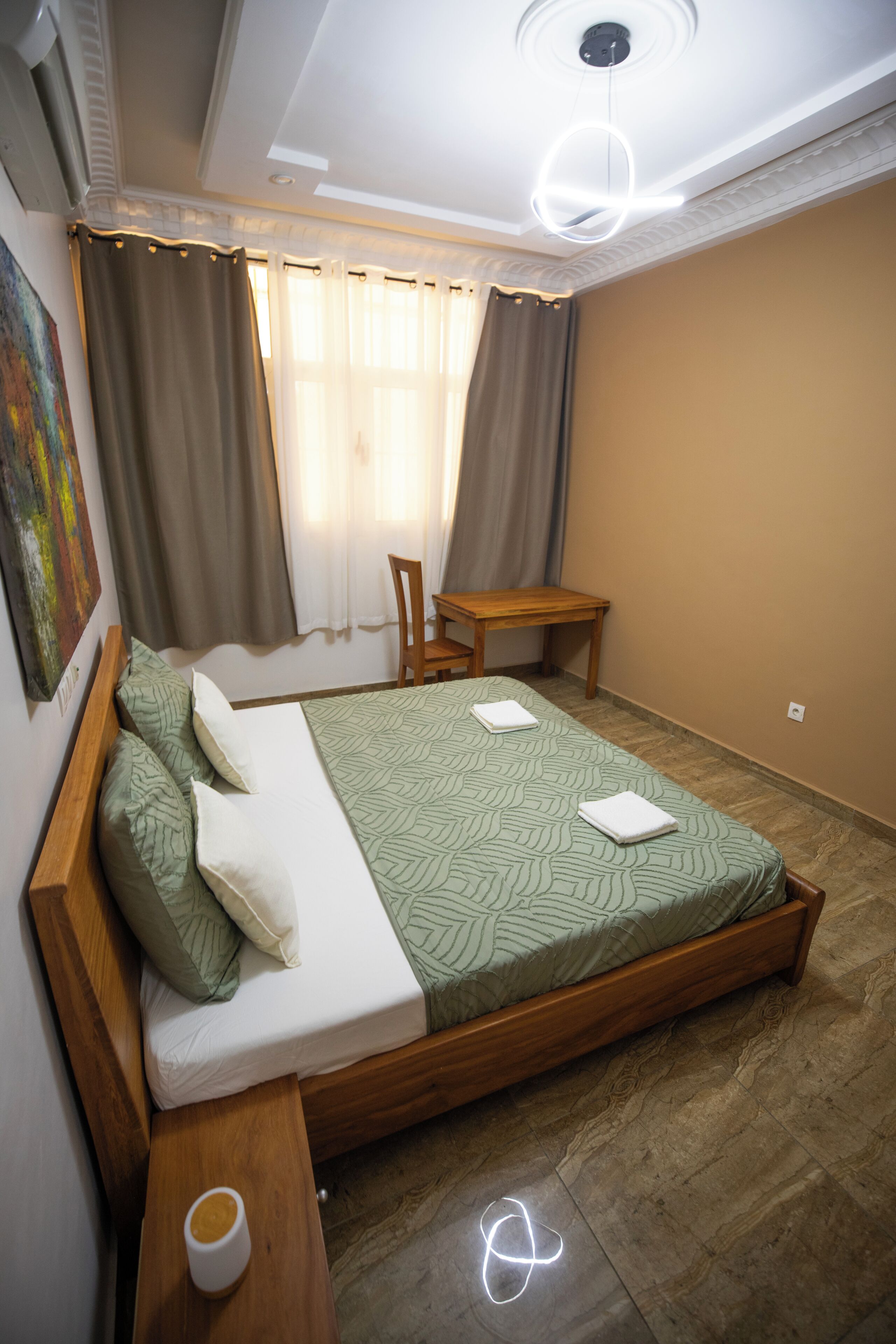 Iron/ironing board, WiFi, bed sheets