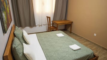 Iron/ironing board, WiFi, bed sheets