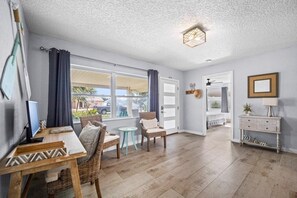 5 bedrooms, free WiFi - Canal Front Beach Home - Flagler Beach, Florida 5 Bedroom Home (Flagler Beach)