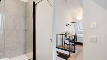 Tabla de planchar con plancha y wifi