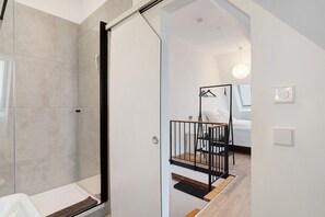 Tabla de planchar con plancha y wifi