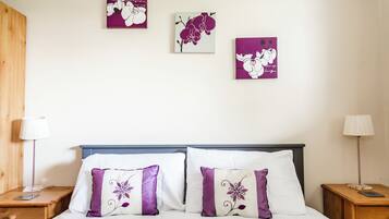 3 bedrooms, iron/ironing board, Internet, bed sheets