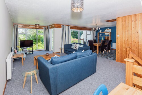 3-bedroom townhouse with country views and pool access at Honicombe Holiday Park