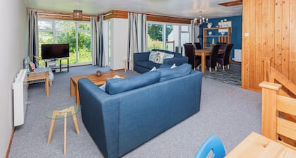 3-bedroom townhouse with country views and pool access at Honicombe Holiday Park