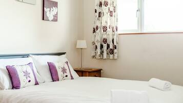 3 bedrooms, iron/ironing board, Internet, bed sheets