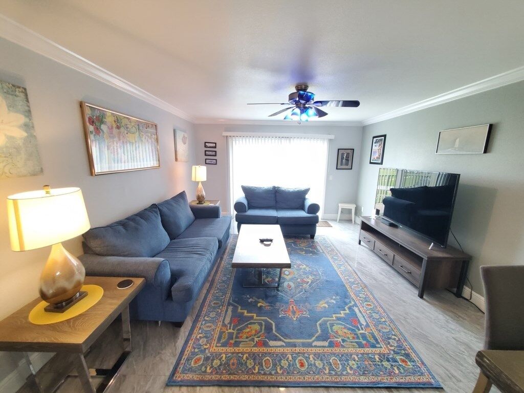 Condo, 2 Bedrooms | Living area
