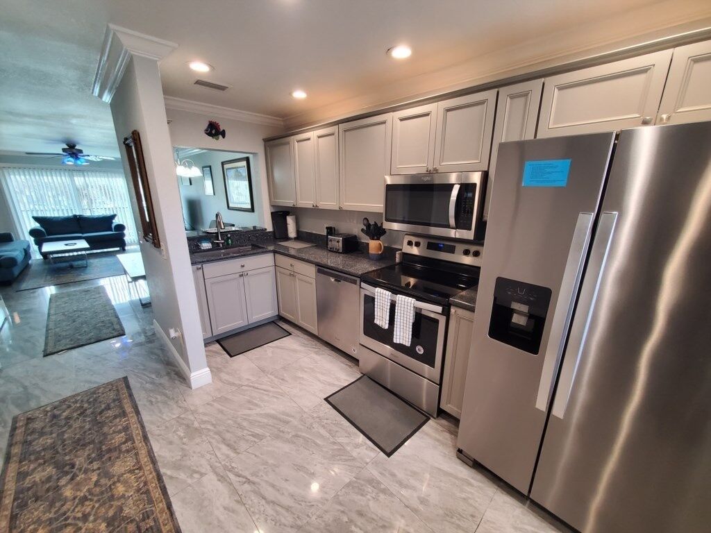 Condo, 2 Bedrooms | Private kitchen