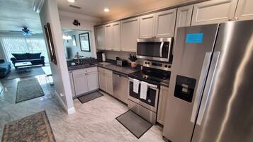 Condo, 2 Bedrooms | Private kitchen