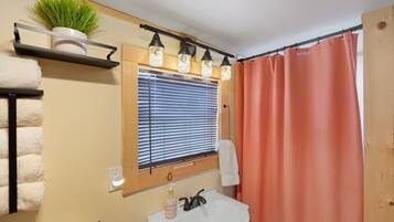 Studio | Bathroom | Towels