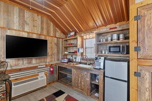 Studio | Bếp riêng | Tủ lạnh, dụng cụ pha cà phê/trà 