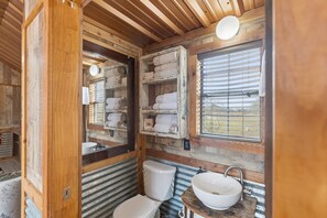 Studio | Phòng tắm | Khăn tắm 