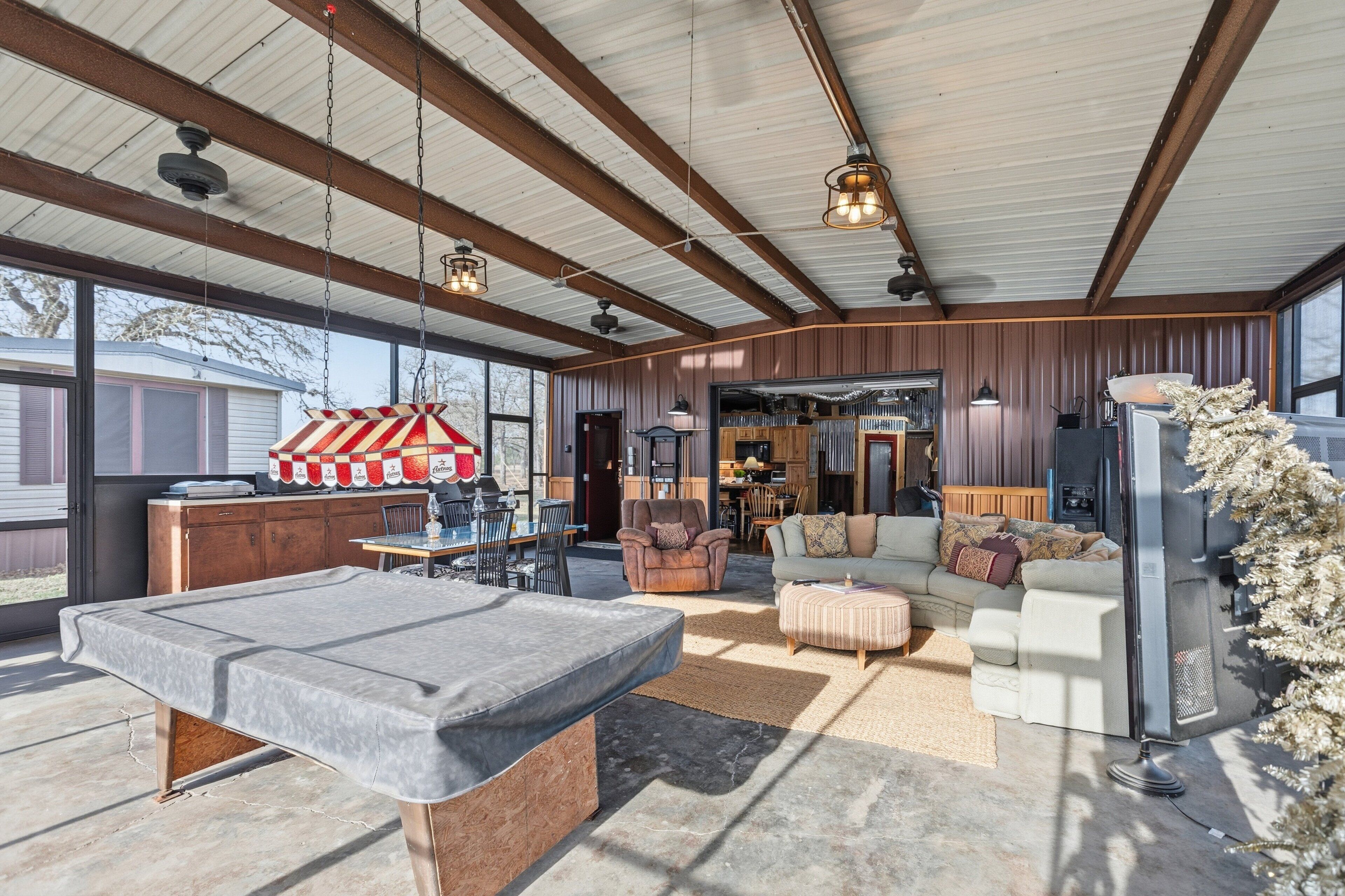 تناول الطعام بالخارج