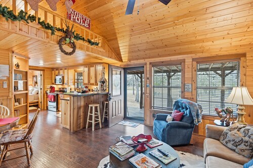 Rudolph - Reindeer Ranch At Round Top 2 Bedroom Cabin