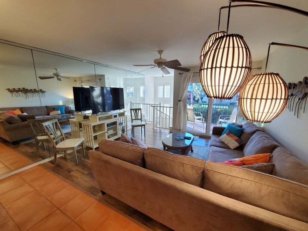 Condo, 2 quartos | Área de estar