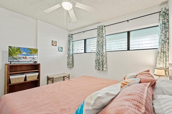 Condo, 1 Bedroom | 1 bilik tidur, seterika/papan seterika, Wi-fi percuma 