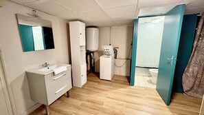 Shower, hair dryer, towels, soap - Le refuge | Garden | Wifi | Parking | Near Limoges (Le Palais-sur-Vienne)