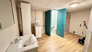 Shower, hair dryer, towels, soap - Le refuge | Garden | Wifi | Parking | Near Limoges (Le Palais-sur-Vienne)