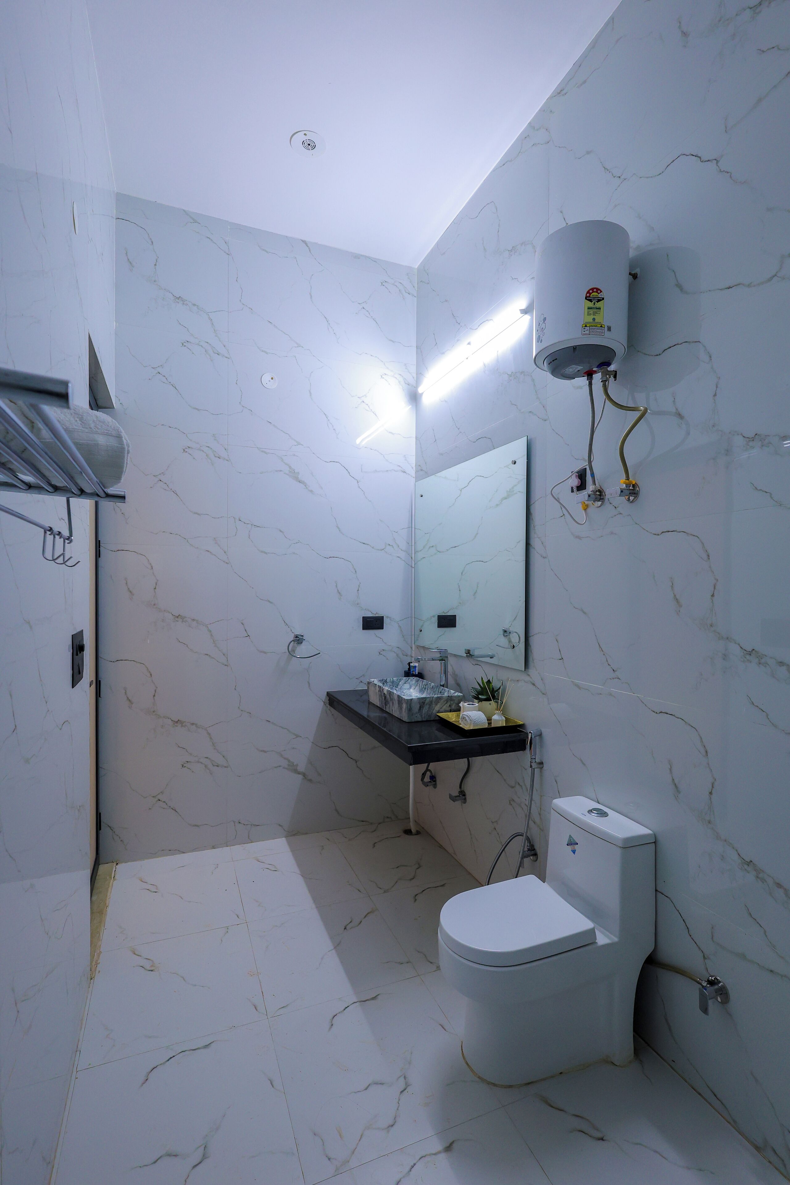 Habitación doble | Baño | Artículos de higiene personal gratuitos, toallas, jabón y champú