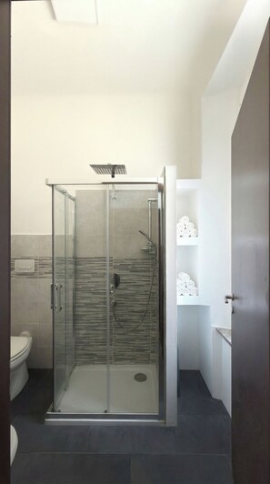 Classic Apartment | Bathroom - MetaphysiComo (Como)