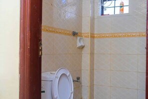 Shower - Bamburi LEAM – A Serene, Stylish & Family-Friendly Retreat Near the Coast (Mombasa)