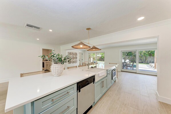 Fridge, microwave, oven, stovetop - Fully renovated 5 bedroom pool home (Sarasota)