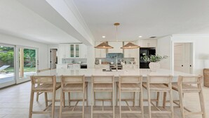 Unclassified image, 4 of 50, button - Fully renovated 5 bedroom pool home (Sarasota)
