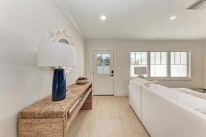Interior - Fully renovated 5 bedroom pool home (Sarasota)