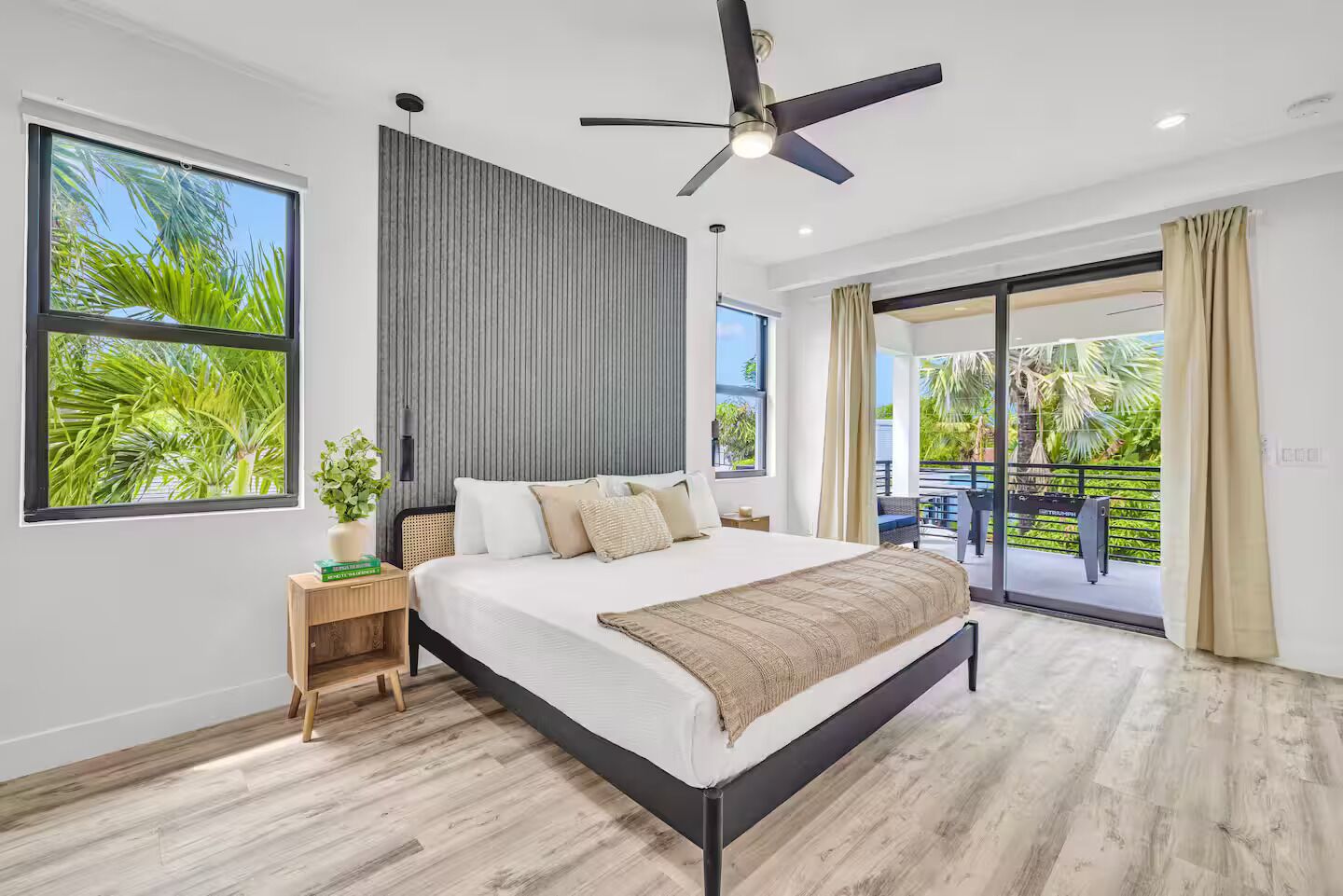 8 habitaciones, tabla de planchar con plancha, wifi y ropa de cama 