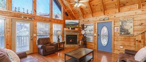 TV, peis og kontorer