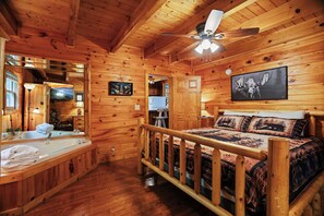 5 bedrooms, iron/ironing board, WiFi, bed sheets - Cabin W Hot Tub・Game Room・Grill・Picnic Area・Views (Pigeon Forge)