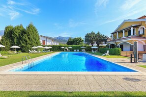 Outdoor pool - Aquarama Apartment (Feriolo)