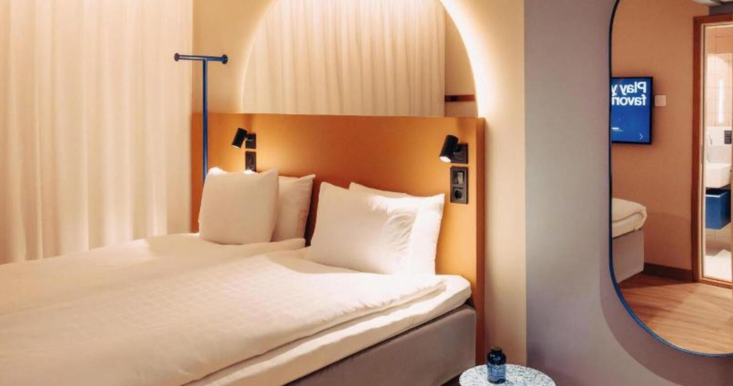 In-room safe, WiFi (free), bed sheets