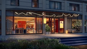 المنشأة من الخارج