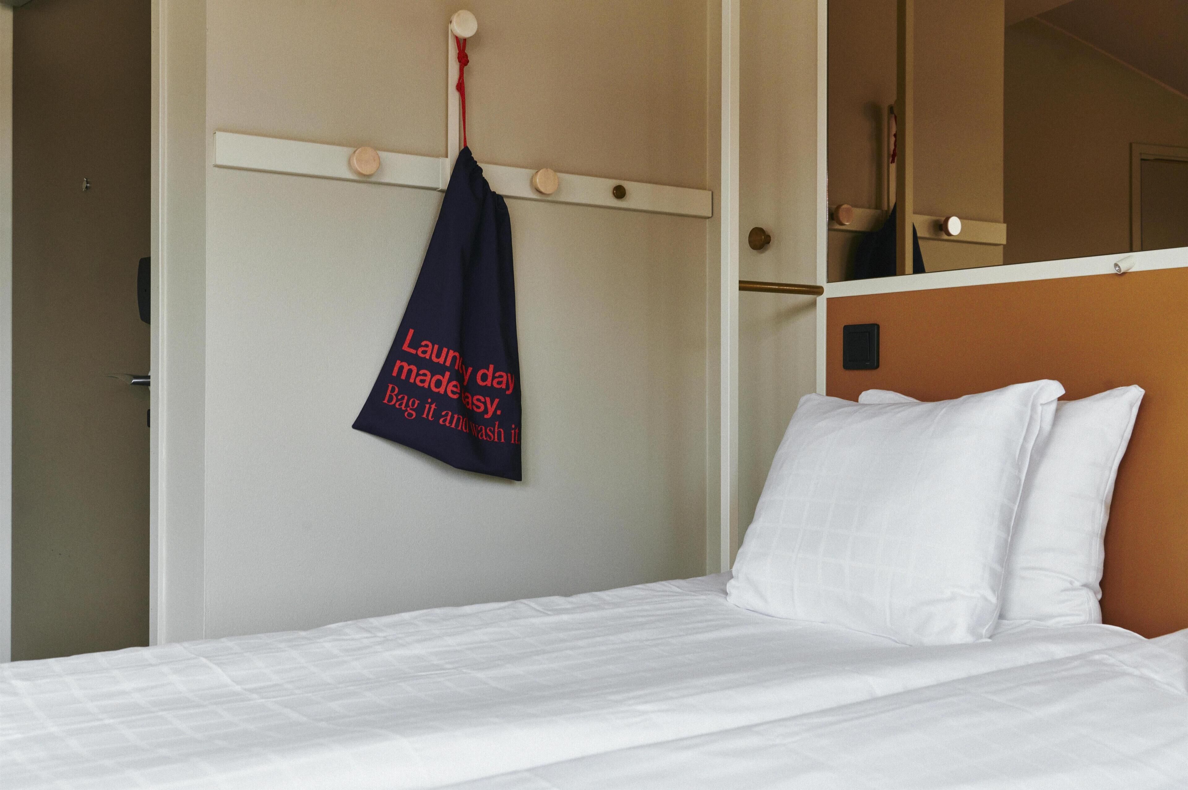 خزنة داخل الغرفة وواي فاي مجانًا وملاءات أسرّة