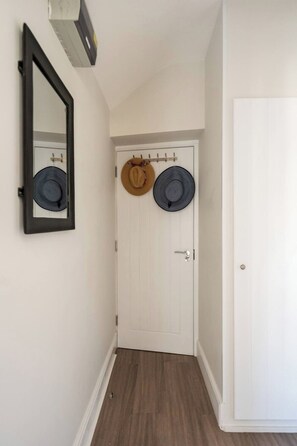 Interior - 1Bed · Cardiff Centre · Sleeps 2 (Cardiff)